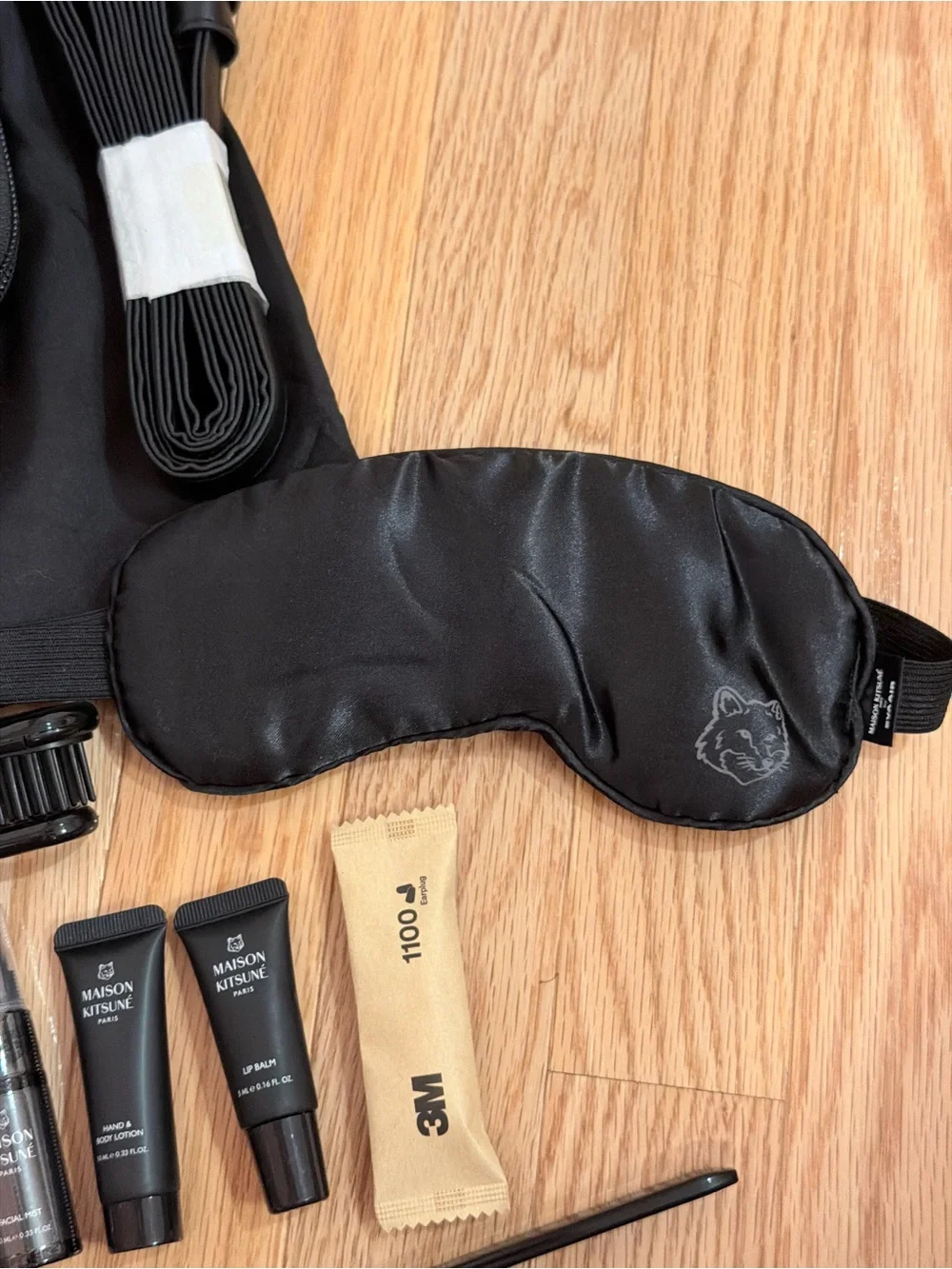 MAISON KITSUNE EVA Air Business Class Amenity Kit
